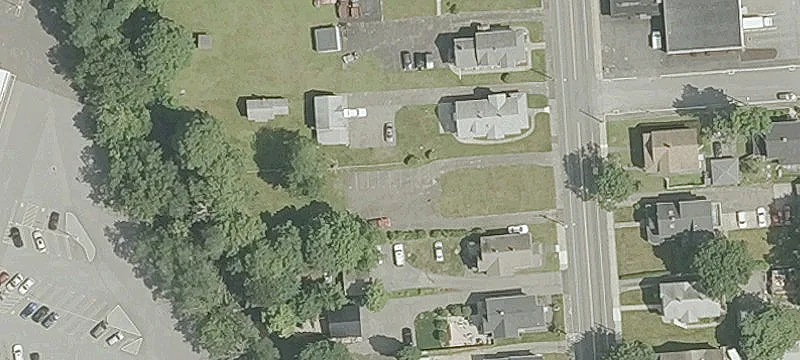 Second-Floor 2BR Apartment in Six-Unit Building