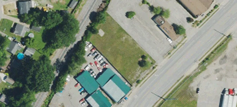 Privacy-Fenced NNN Retail & Bar Investment