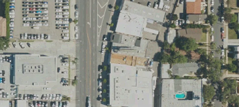 Retail Showroom at Signalized Intersection