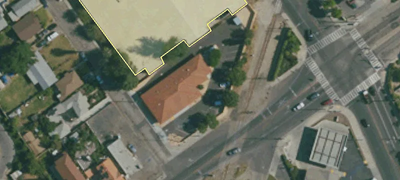Single-Story Office Building with Flexibility