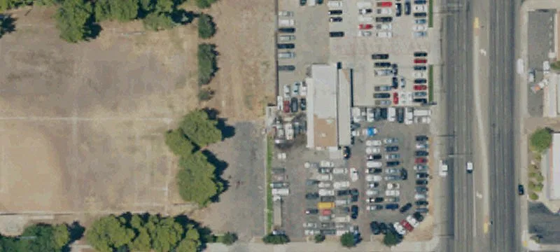 Multi-Tenant Retail Storefront Suites