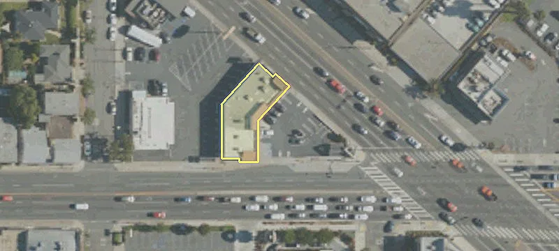 Retail Corner Space with Visibility