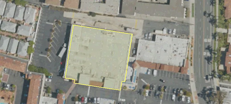 Retail Storefront in Anchored Center