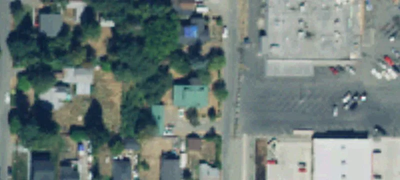 Older 4-Plex with Detached Garage