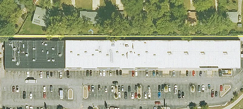 Retail Storefront in Multi-Tenant Center
