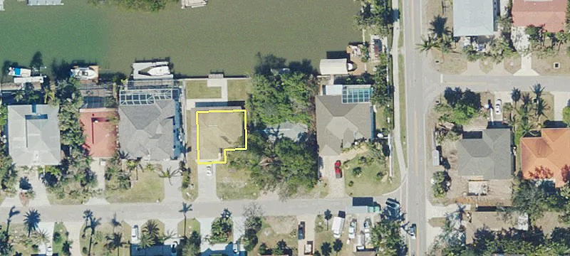 Waterfront Canal-Access Land