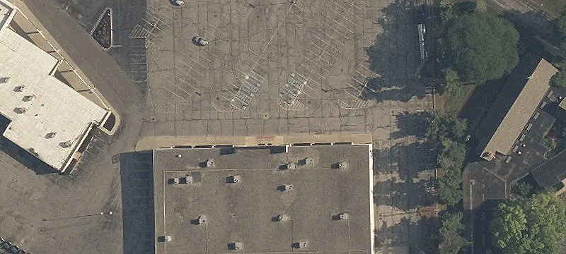 Large-Format Retail Showroom With Docks