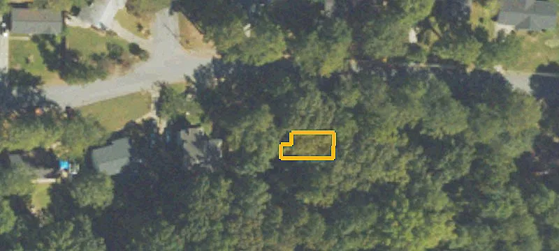 Slightly Sloped Buildable Lot