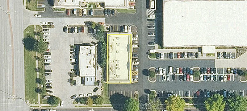 Retail Space in Busy Shopping Center
