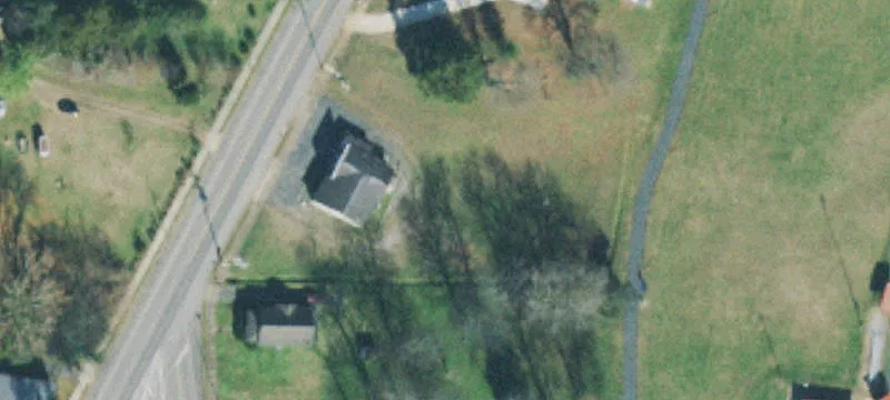 Fenced Auto Repair Garage with Lift