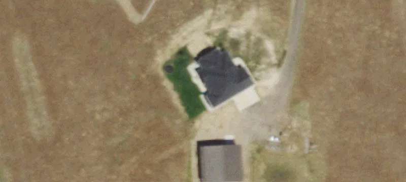 Runway-Access Airplane Hanger Property