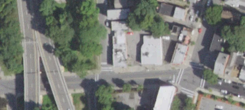 Single-Tenant Restaurant and Bar Building