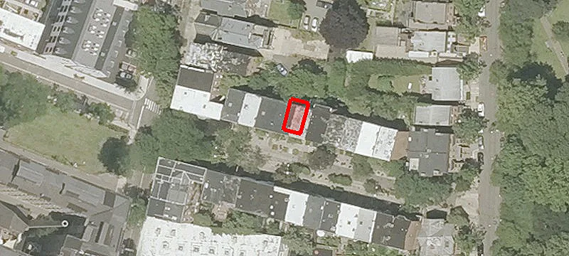 Townhouse-Style Apartment with Private Yard