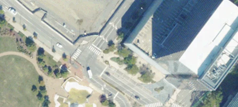 Office Gateway Plaza Space