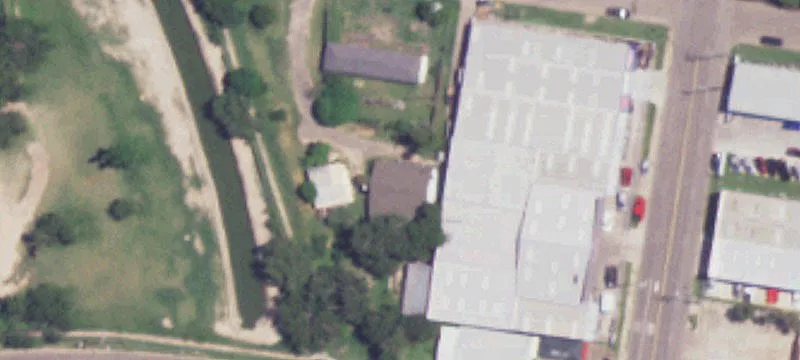 Flex Building with Fenced Yard
