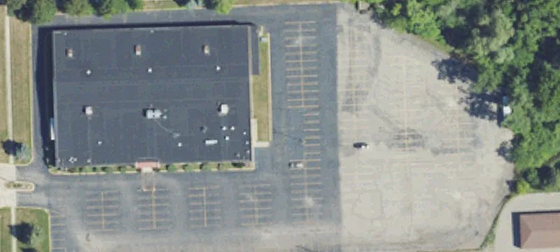 Retail Building with Large Footprint