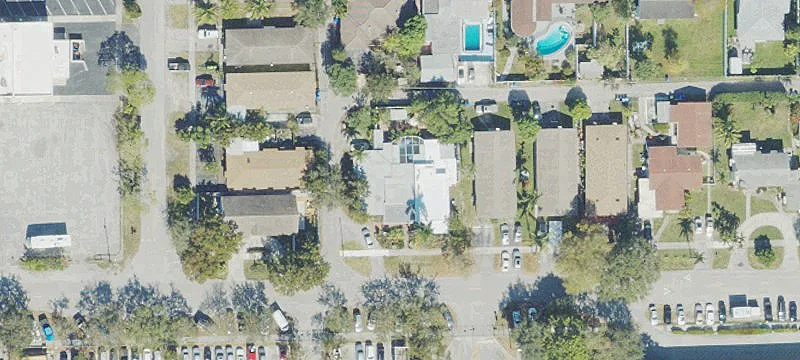 Triplex with Screened Pool