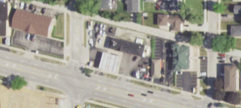 Retail Space With 3,270 SF
