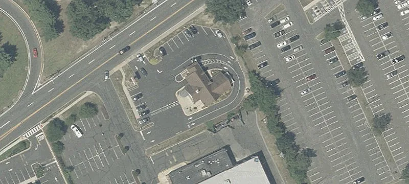 Retail Storefront with Signal Access