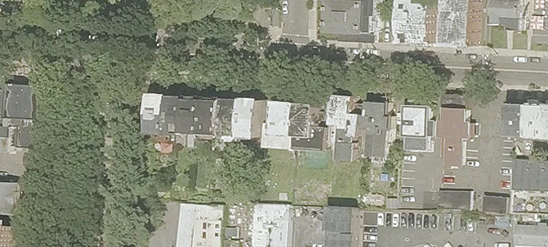 One-Bedroom Apartment with Backyard