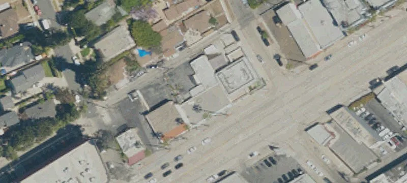 Multi-Tenant Retail Building with Apartment