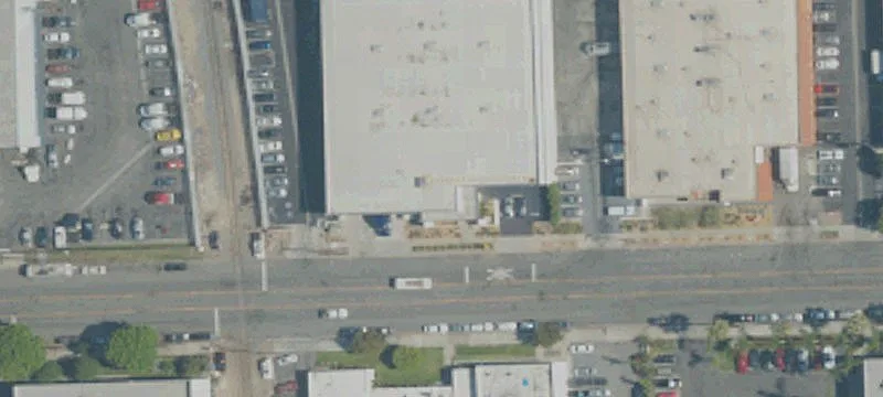 Shared Warehouse Space with Docks