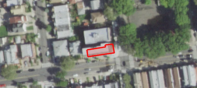 Brick Semi-Detached 6-Family Building