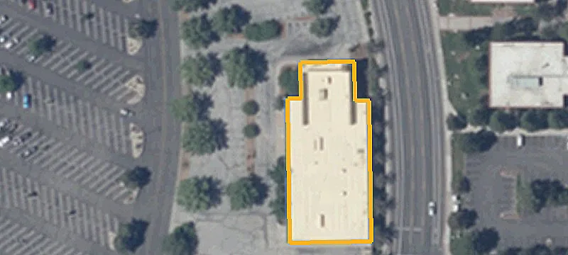 NNN Retail Property With 4 Wheel Parts