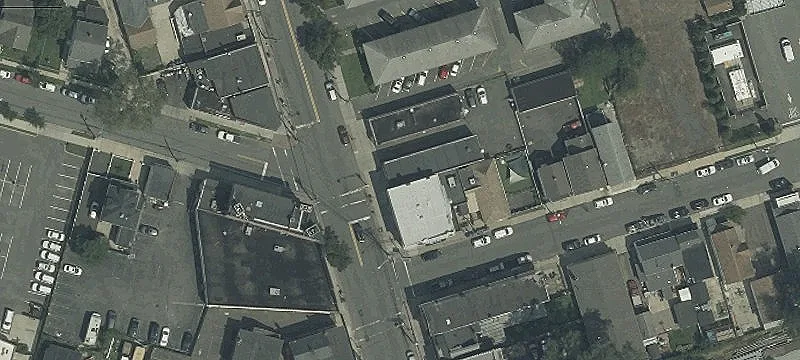Single-Level Storefront with Onsite Parking