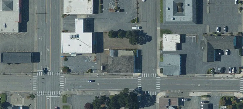Corner Retail Building with 10 Parking