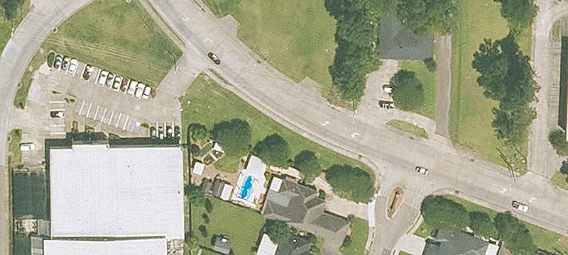 Office Building with 10.09% Cap