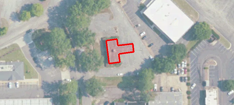 High-Visibility Commercial Lot