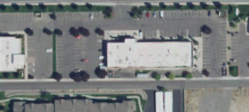 Restaurant Endcap with Outdoor Dining
