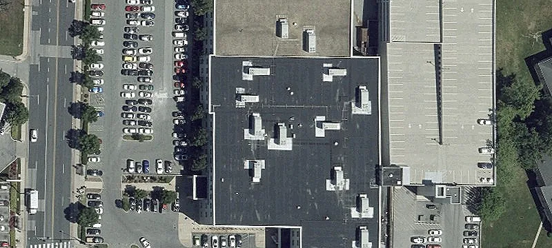 Retail Space with Signalized Access