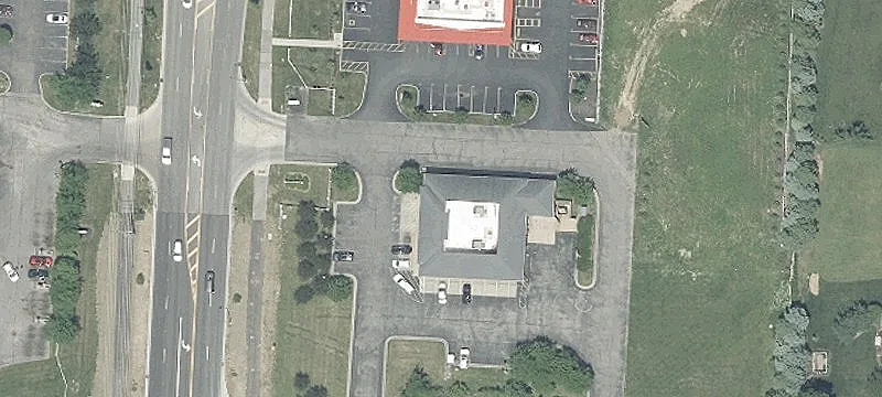 Single-Tenant Auto Parts Retail Building