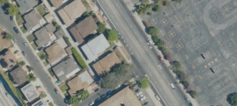 5-Unit Apartment Building on Corner