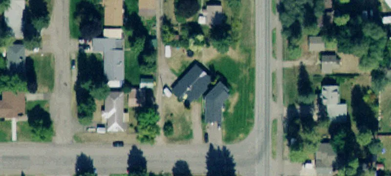 Downtown Duplex With Garages