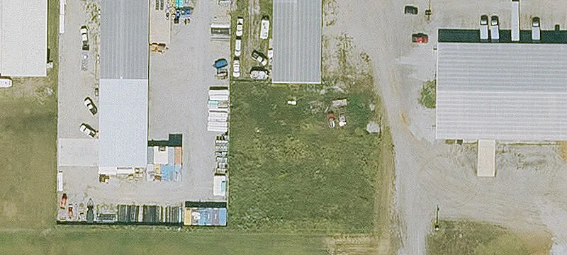 Industrial Flex Building with 14-Ft Doors