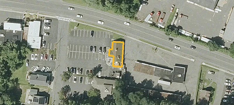 Triple-Net Friendly’s Retail Building
