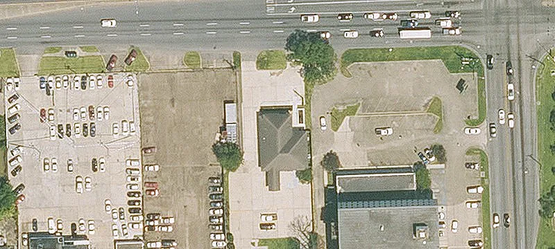 Single-Story Bank Branch Site