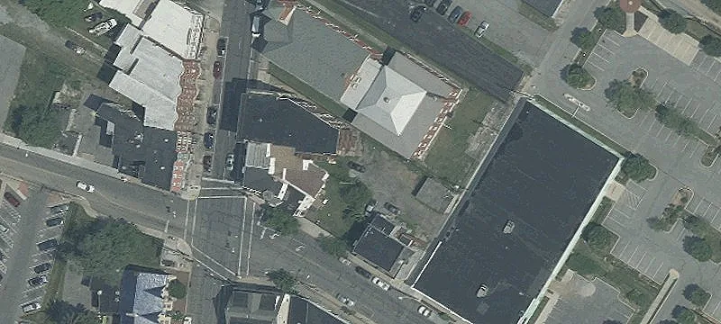 Brick 10-Unit Mixed-Use Building