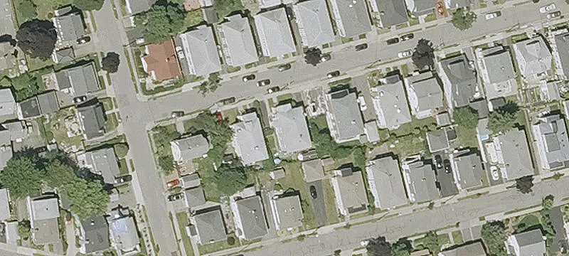 Well-Maintained Second-Floor Rental Unit