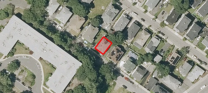 Bi-Level 4BR/2BA Apartment with Deck