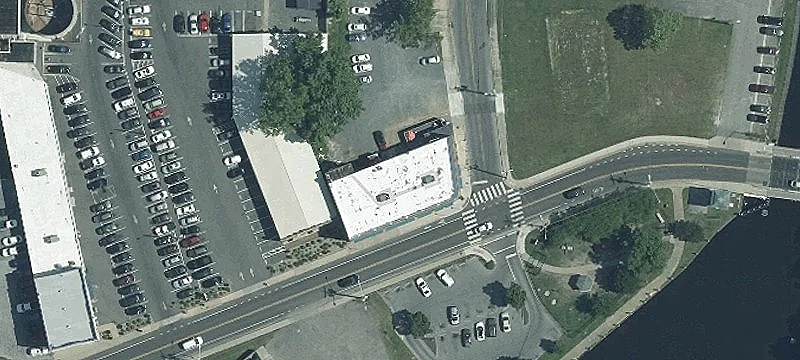 Mixed-Use Restaurant and Loft Building