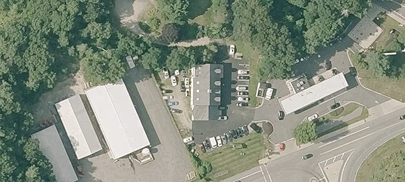 Automotive Service Building with Frontage