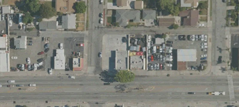 Convenience Store with Corner Visibility