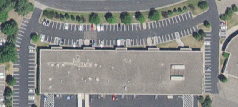 Office-Showroom Building with 18' Clear