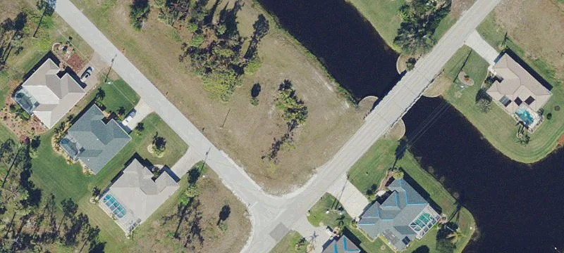 Oversized Corner Home Site