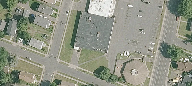 Grocery Store with Full Equipment
