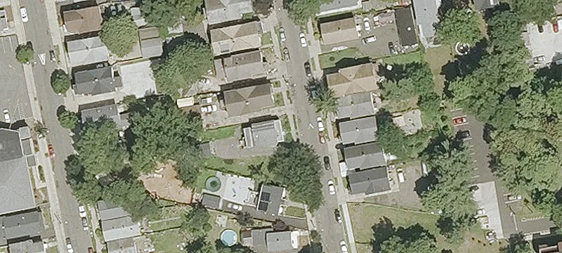 Two-Level Apartment with Yard